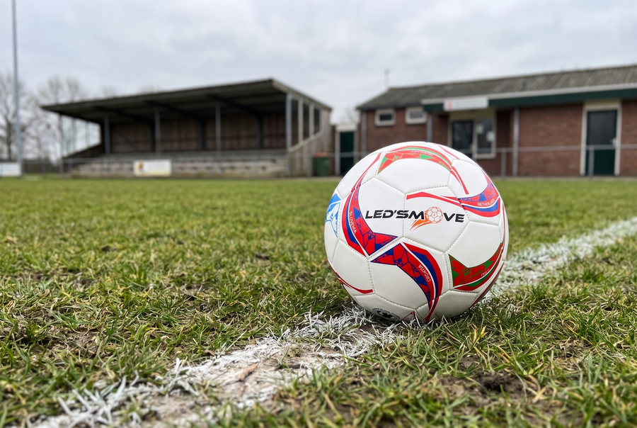 LEDs „Move“ – Fußball auf dem Rasen bei einem Amateurverein